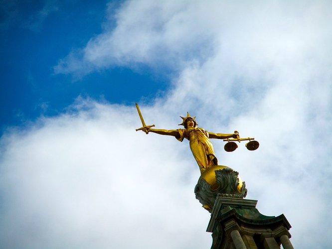 Justice statue atop the Old Bailey criminal court