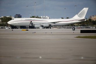 A photograph of a Qatar Amiri Flight Boeing 747