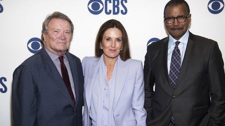 Former CBS News journalist Sharyn Alfonsi, center, pictured in 2019 with then-"60 Minutes" colleagues Steve Kroft and Bill Whitaker.