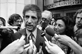 Daniel Ellsberg speaks to reporters in Los Angeles on April 28, 1973.
