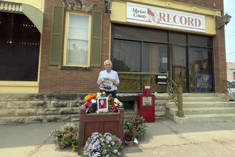 Eric Meyer, publisher of the Marion County Record, outside the newspaper’s office with a memorial for his mother Joan, who died the day after police raided their home.