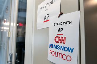 Paper signs reading “We stand with AP” and “I stand with AP, CNN, MS NOW, Politico” in the White House press room on Sept. 19, 2026, in Washington, D.C.