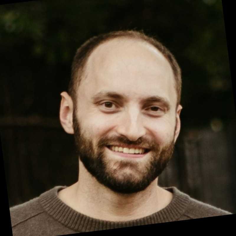 Evan Summers headshot