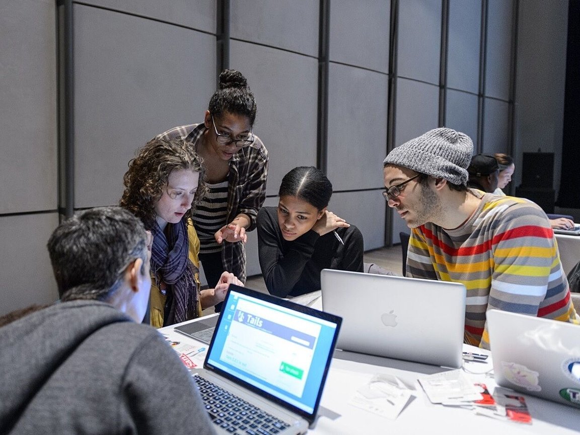 Digital Security Expert Harlo Holmes leading a workshop at the Whitney Museum