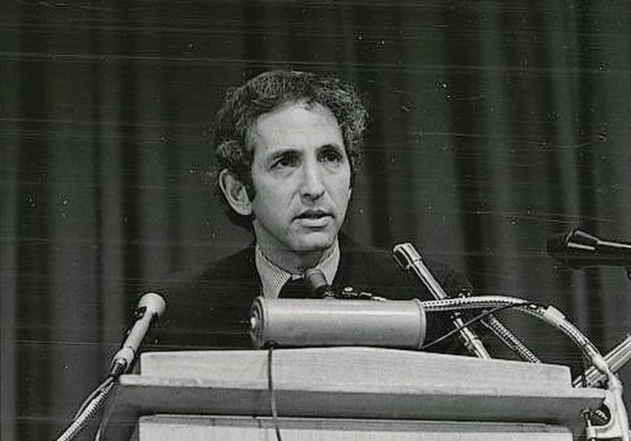 Daniel Ellsberg speaking at a press conference in New York City in 1972