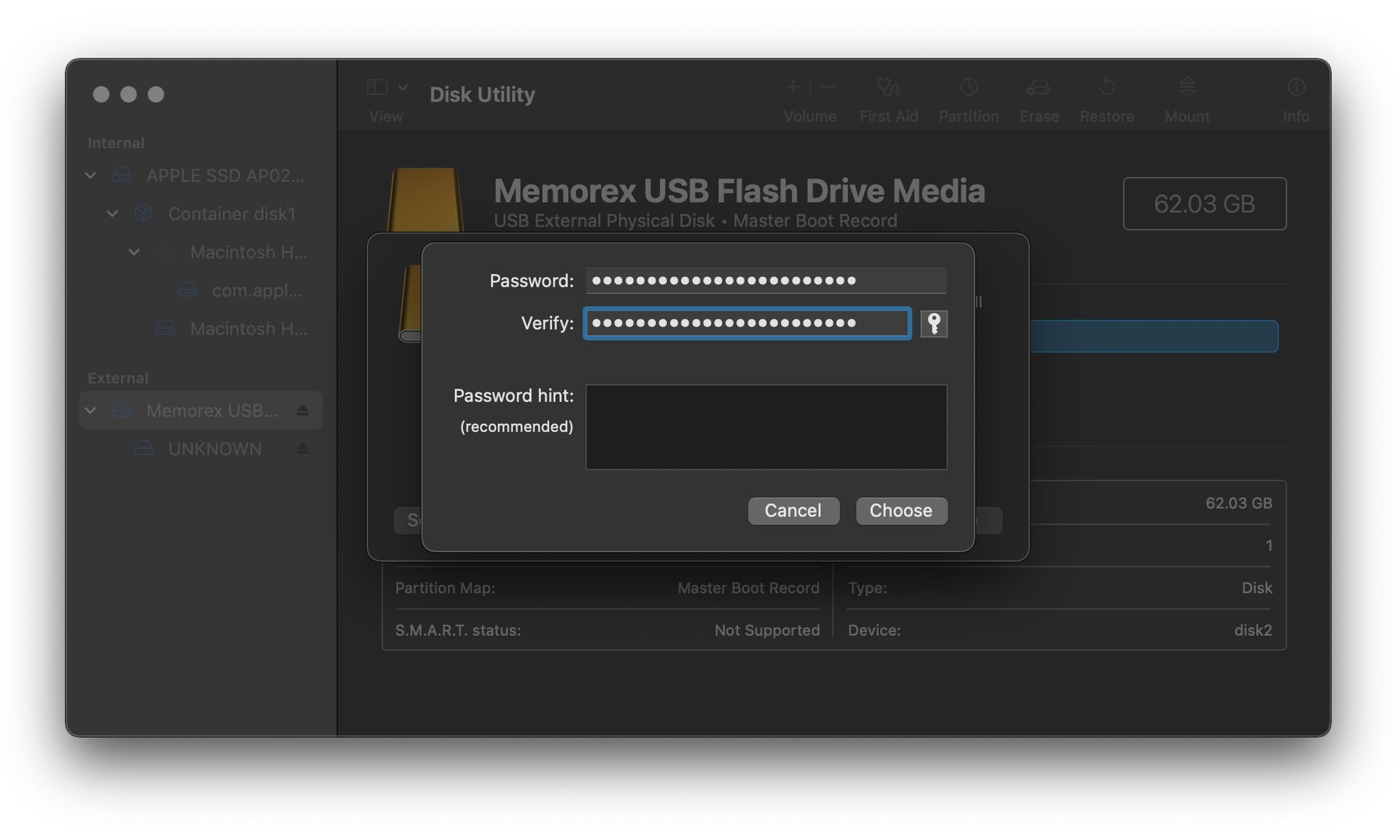Disk Utility prompt for setting an encryption passphrase.