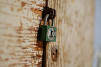 padlock - Petr Šmerkl, Wikipedia